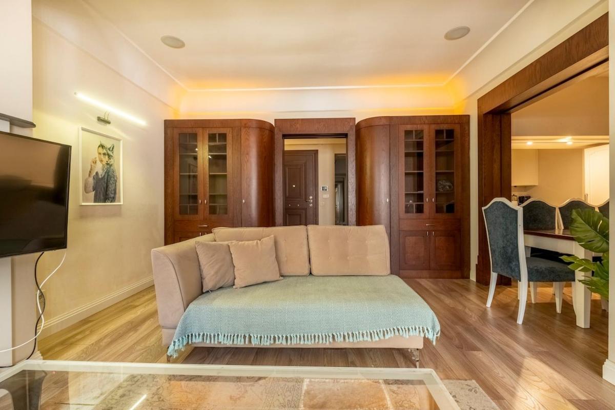 Apartment Spacious Apartment, 1-min To Taksim Square